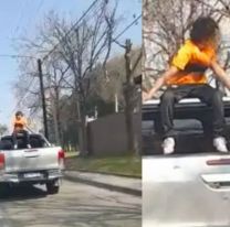 Llevaba a un niño sobre el techo de su camioneta: fue repudiado en las redes