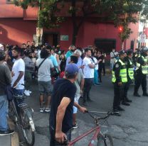 Puesteros quieren volver al parque y cortaron la San Martín: "No nos vamos a mover"