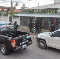 Tremendo operativo policial en una casa de villa San Antonio: ¿qué pasó?