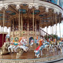 Rompieron uno de los caballos del carrusel de Parque Bicentenario 