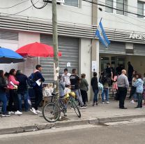 Anses Salta estalló de gente: más de 400 metros de fila para entregar un papel