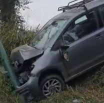Terrible accidente: salteño perdió el control de su auto y le pegó de lleno a un poste de luz