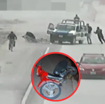 "Ésto no es coca papi": Vio a la policía y se escapó, pero dejó la moto regalada