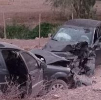 Dos autos chocaron de frente en Molinos: conductor derivado grave al San Bernardo