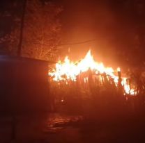 Terrible incendio en un barrio salteño: creen que fue intencional