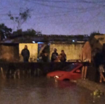 El auto de un salteño fue arrastrado por el tormentón: "casi termina en el río Arenales"