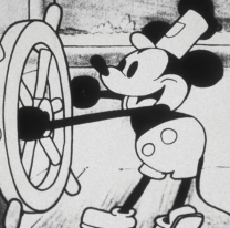 Denunciaron a Mickey Mouse por "maltrato animal"