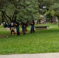 Desalojaron a varias personas que vivían en el parque San Martín [FOTOS]