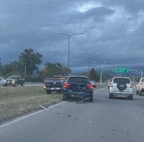 Impresionante choque en Circunvalación Oeste: dos autos destrozados