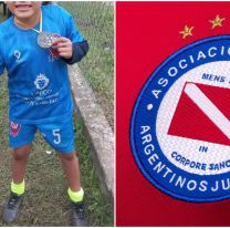 Tiene 10 años y vende locro para probarse en primera: el futuro del fútbol salteño 