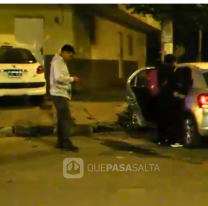 Terrible accidente en Bº Castañares: "El auto blanco casi termina dentro de la casa"