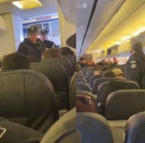 Detuvieron a un joven dentro de un avión: se iba de viaje de egresados