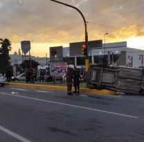 Fuerte choque en Avenida Paraguay: un salteño resulto herido